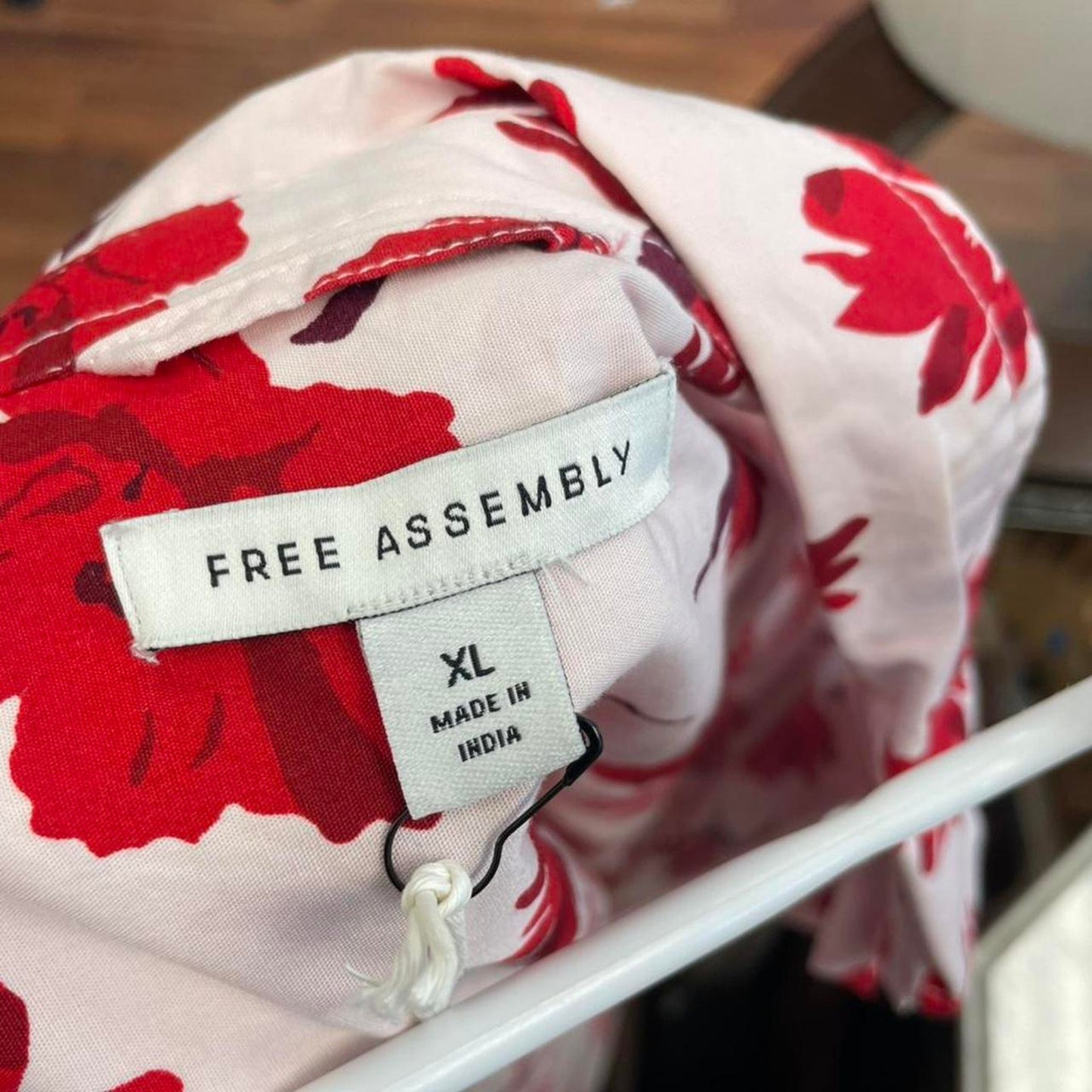 Free assembly red floral button
