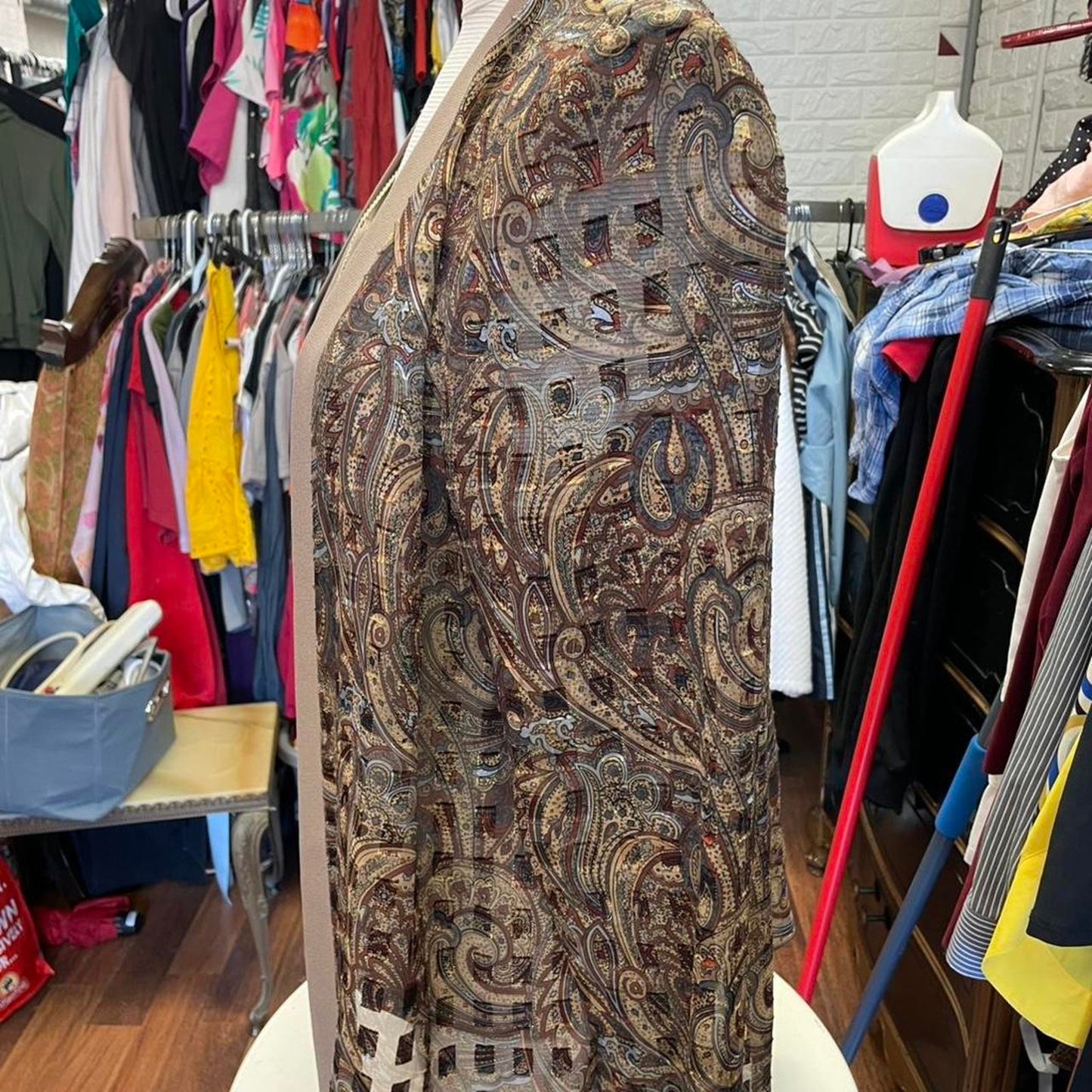 Rm richards brown paisley print