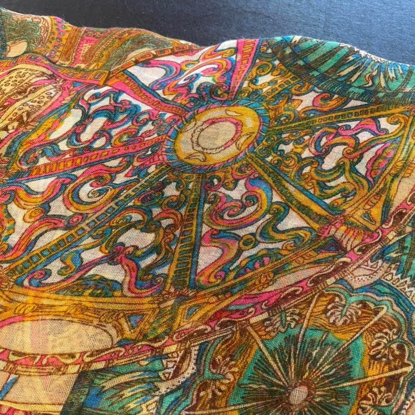 Multicoloured scarf with a boho