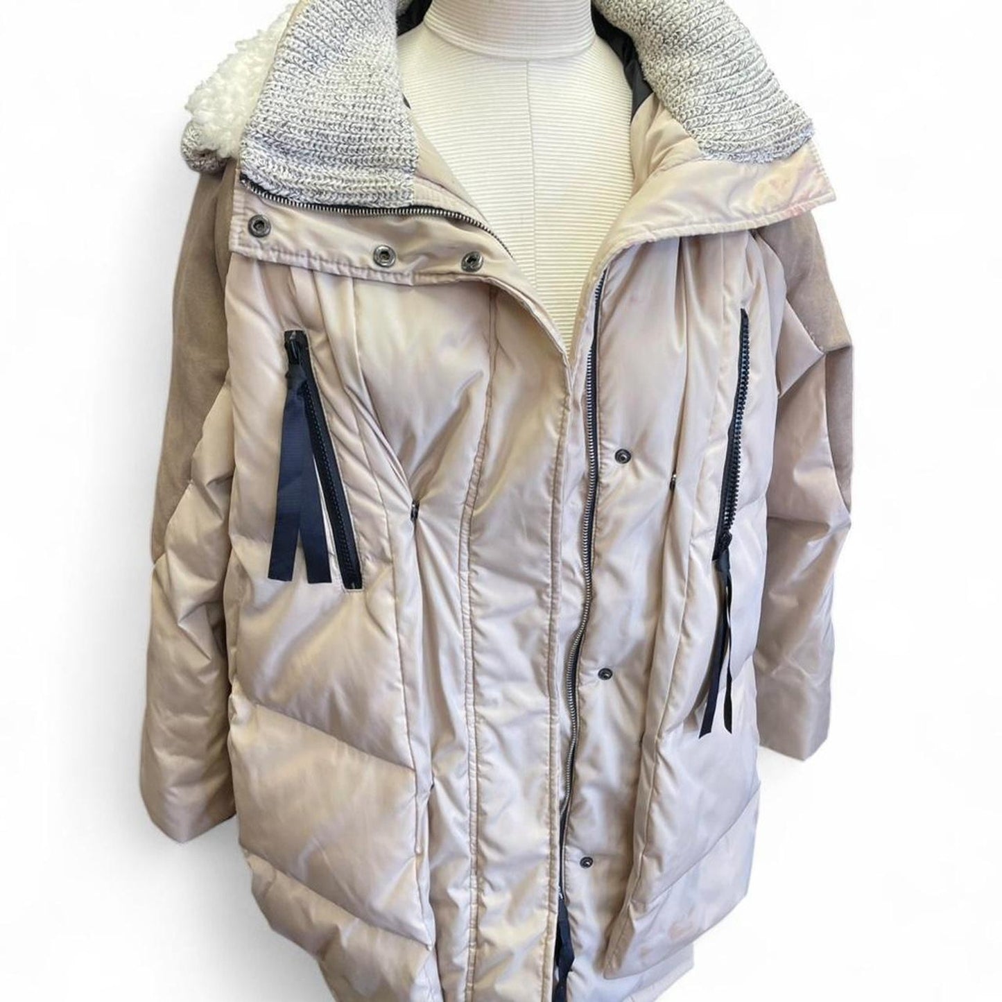 Cream puffer coat with fur