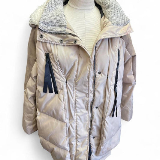 Cream puffer coat with fur