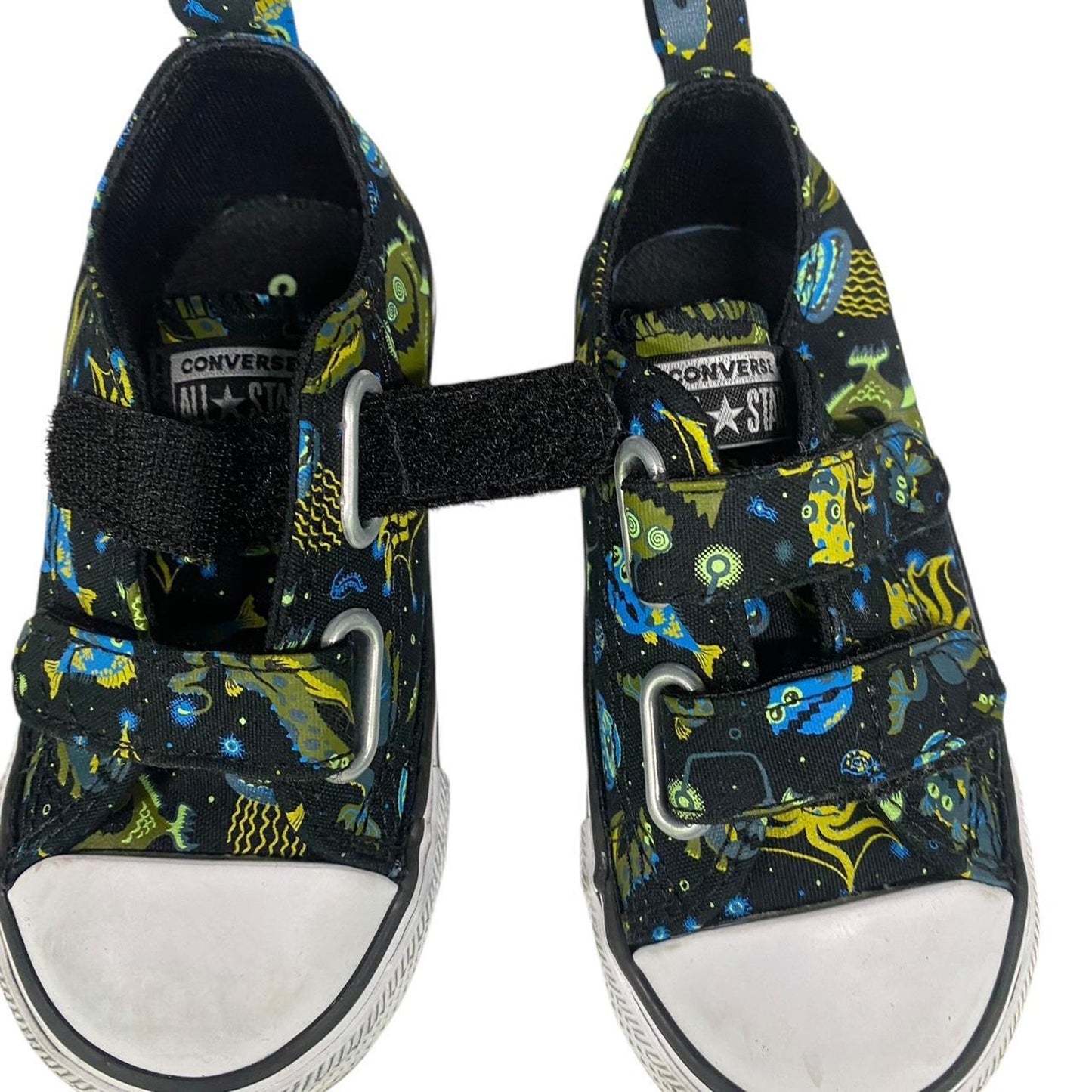 Kids size 7 converse chuck