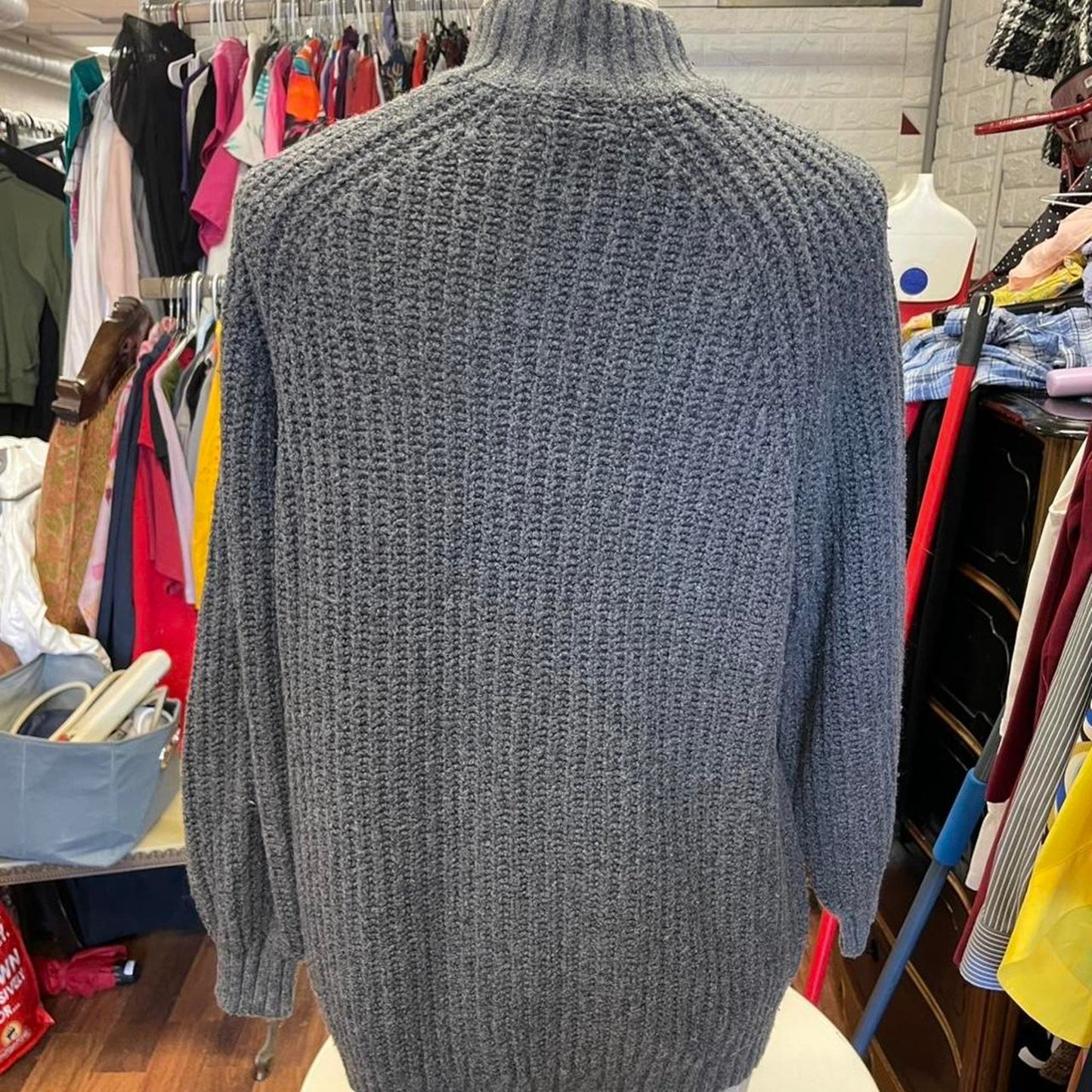 Universal thread grey ombre turtleneck