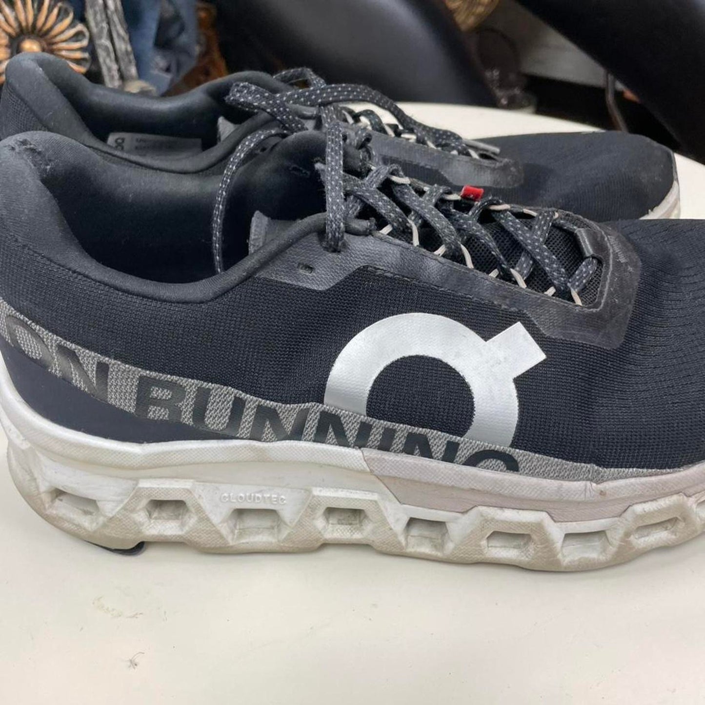 On cloud black trainers size