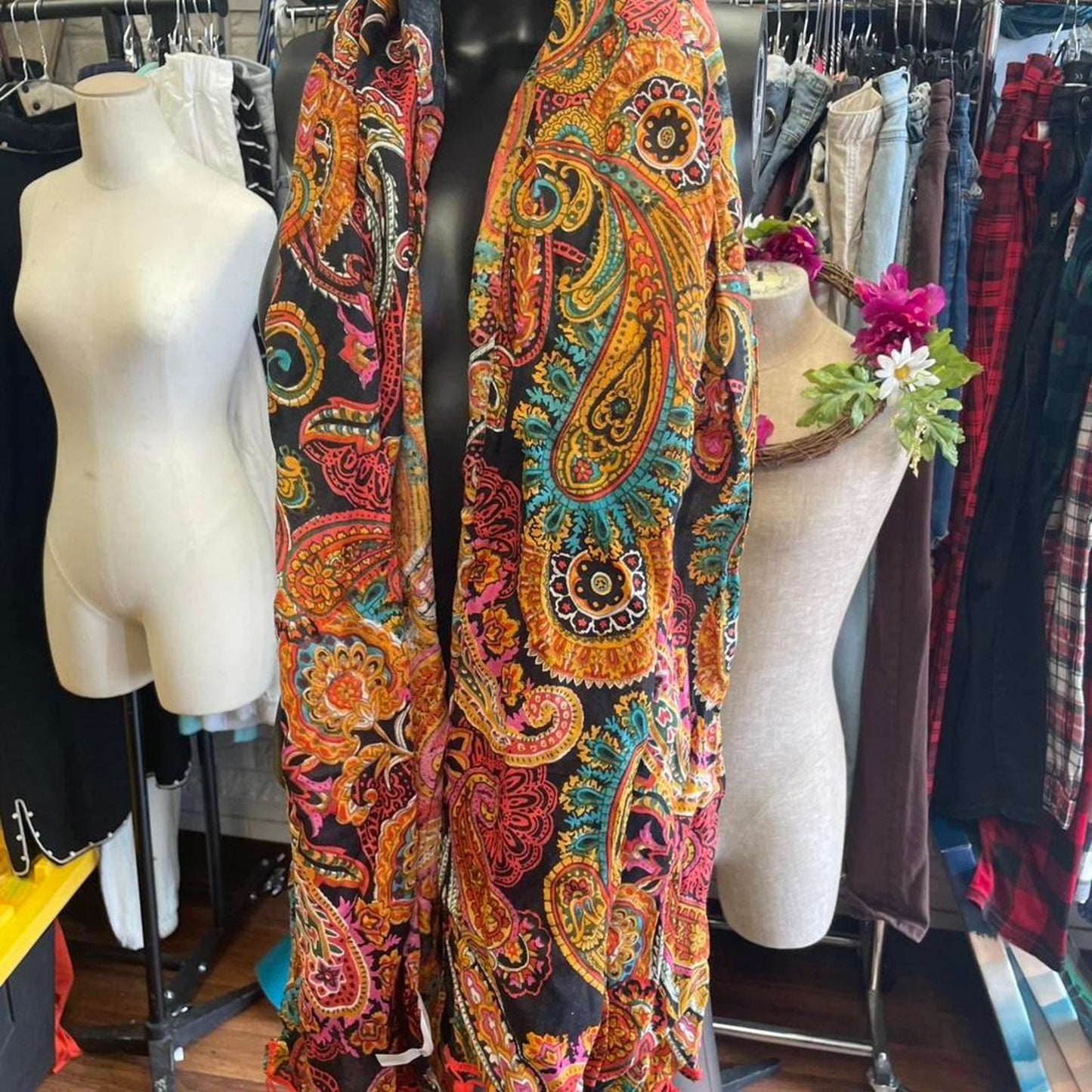 Paisley print scarf with pom