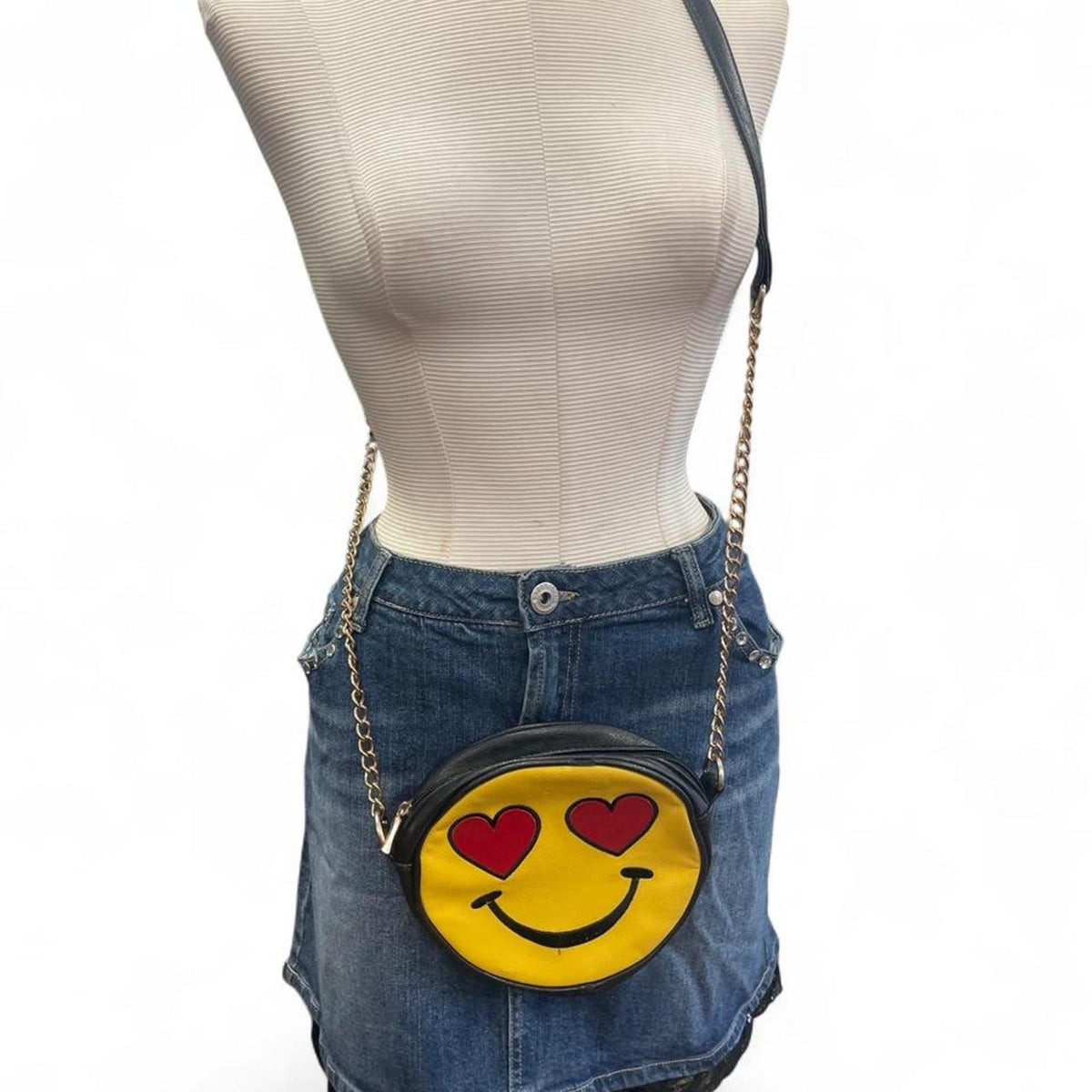 Thriller girl yellow smiley face