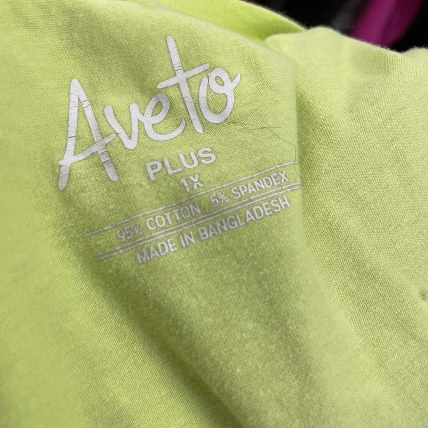 Avetro lime green v neck