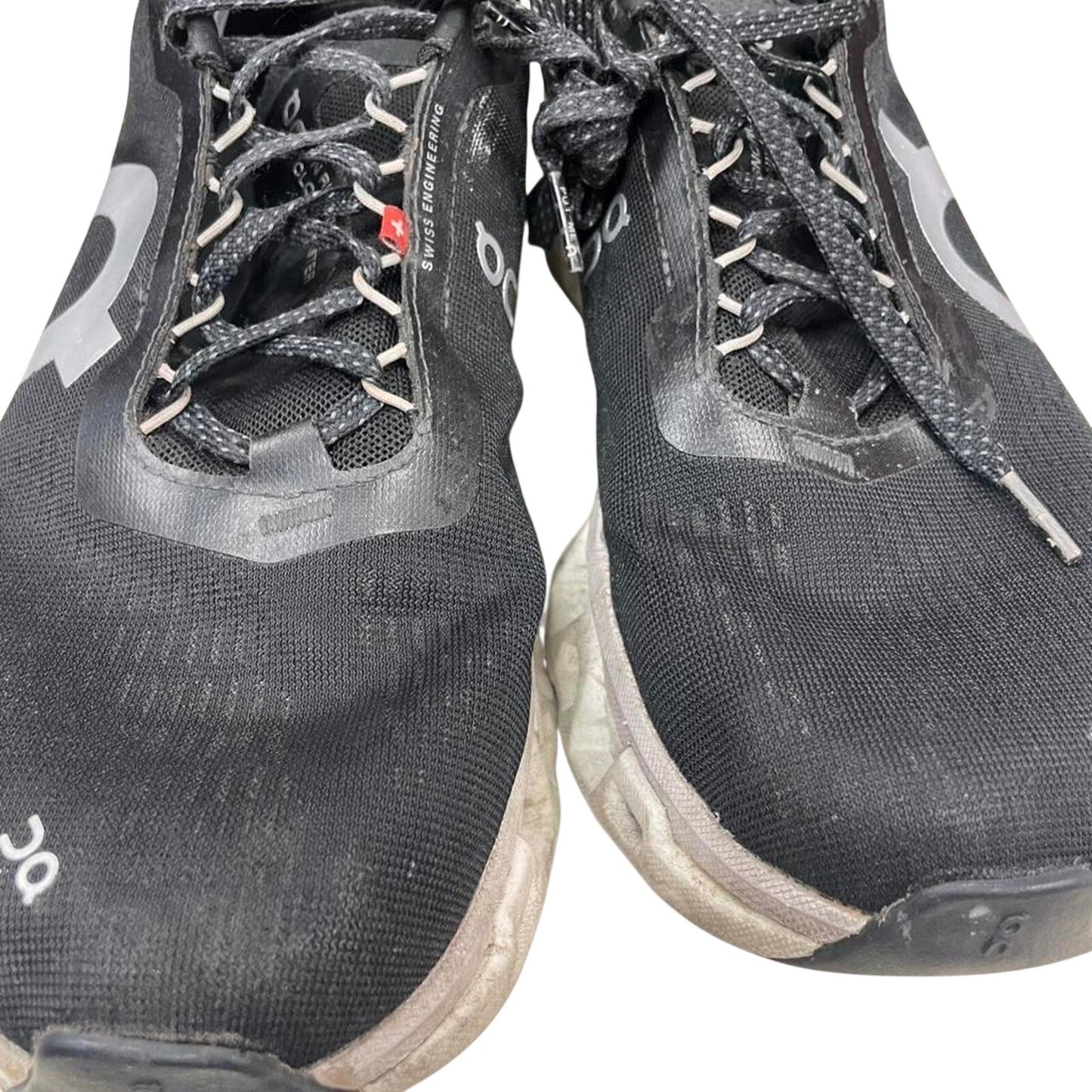 On cloud black trainers size