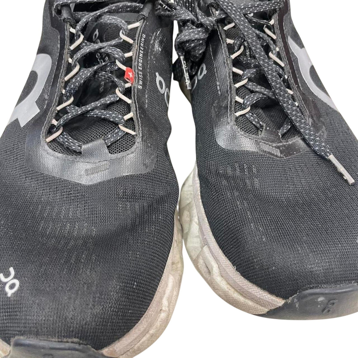 On cloud black trainers size 10.5