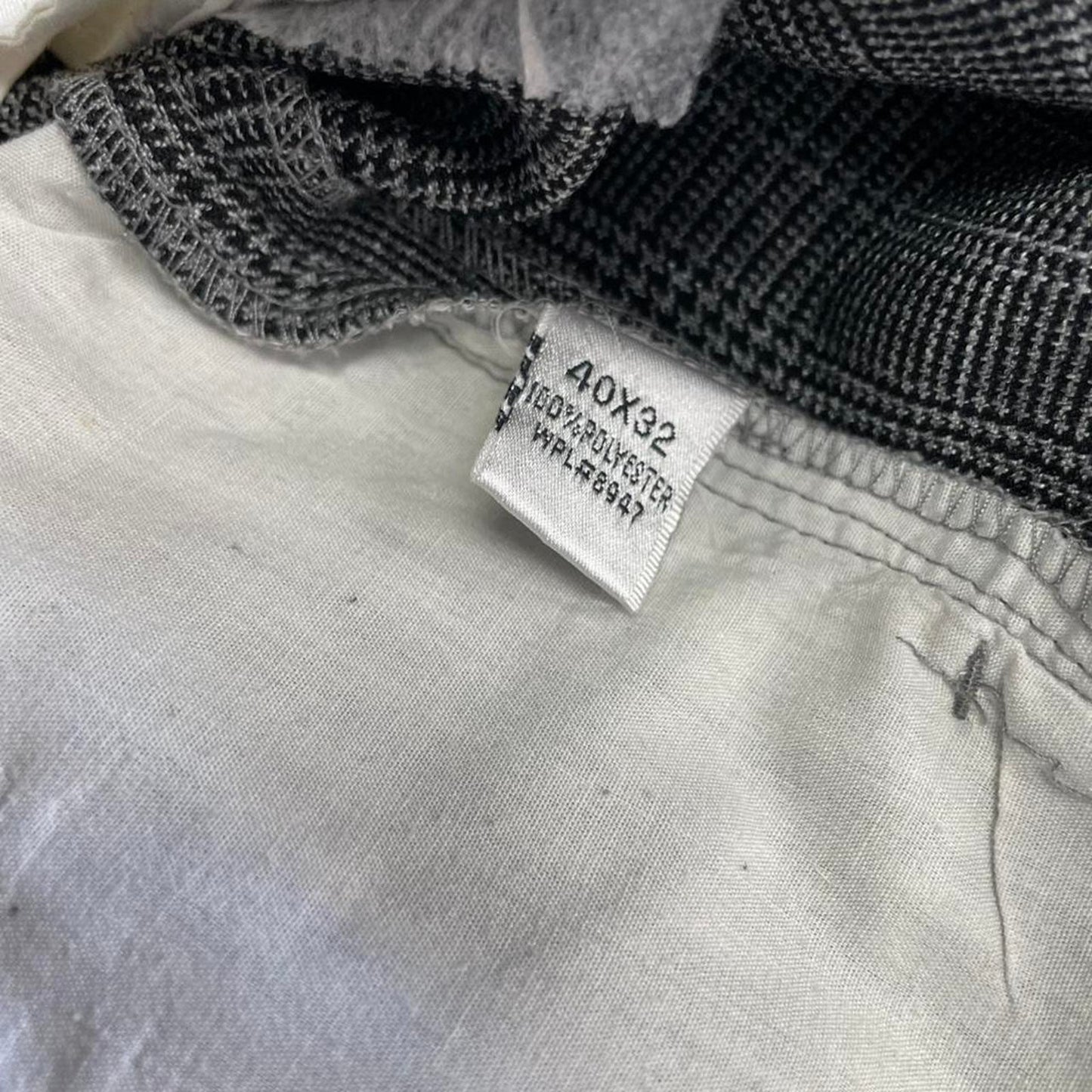 Mens size 40/32 grey plaid