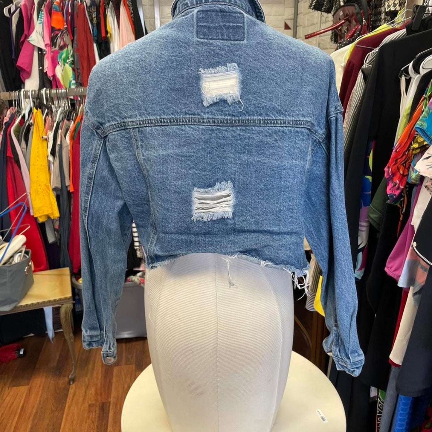 Cropped denim jacket with distressed