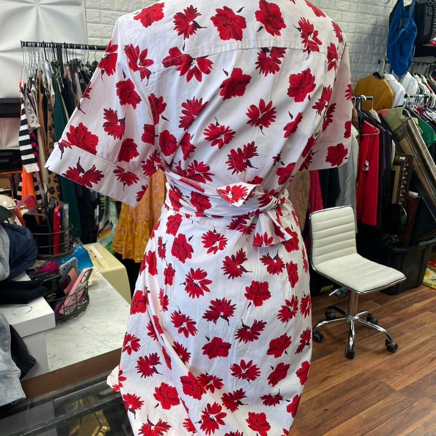 Free assembly red floral button