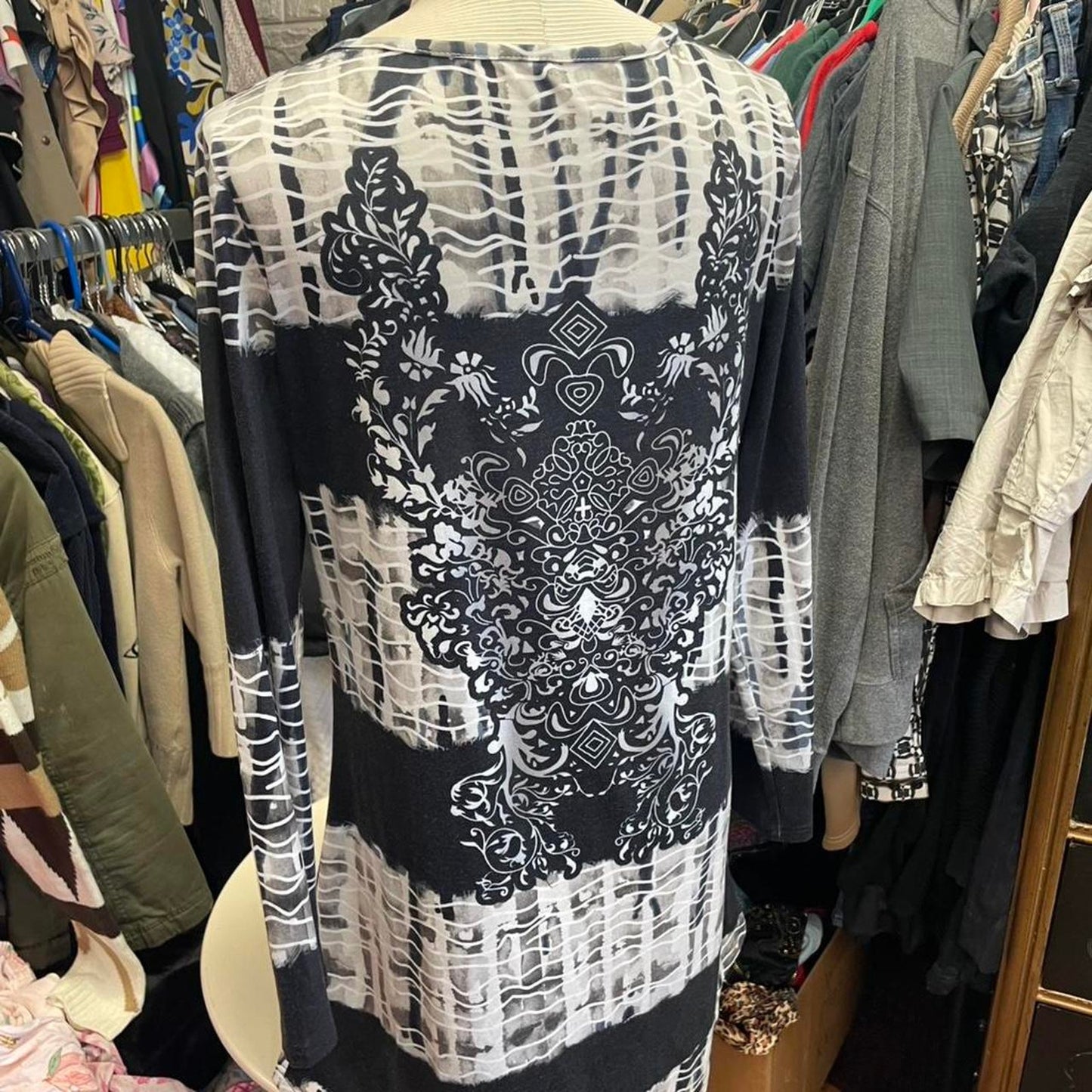 Black white long sleeve