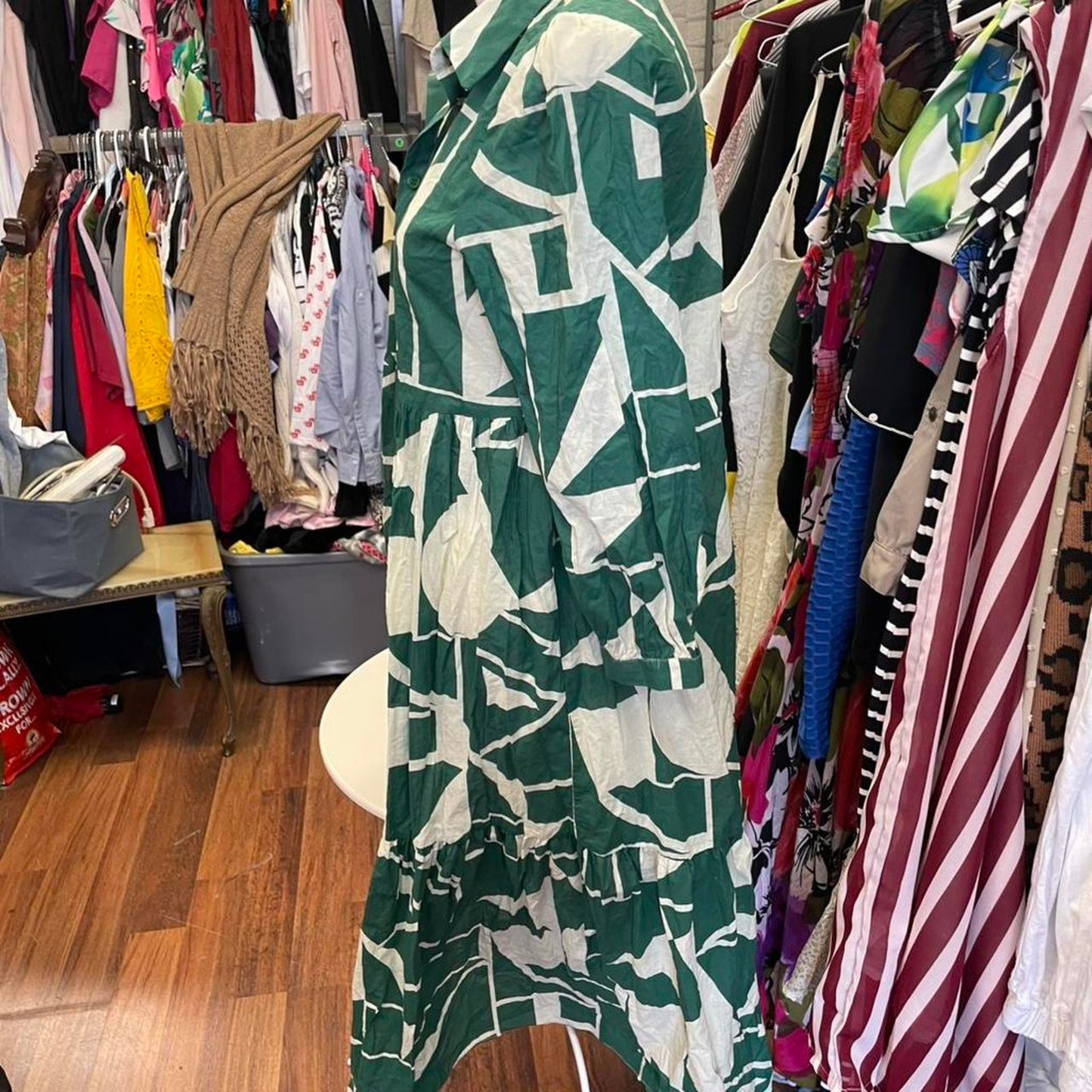 Green and white abstract print