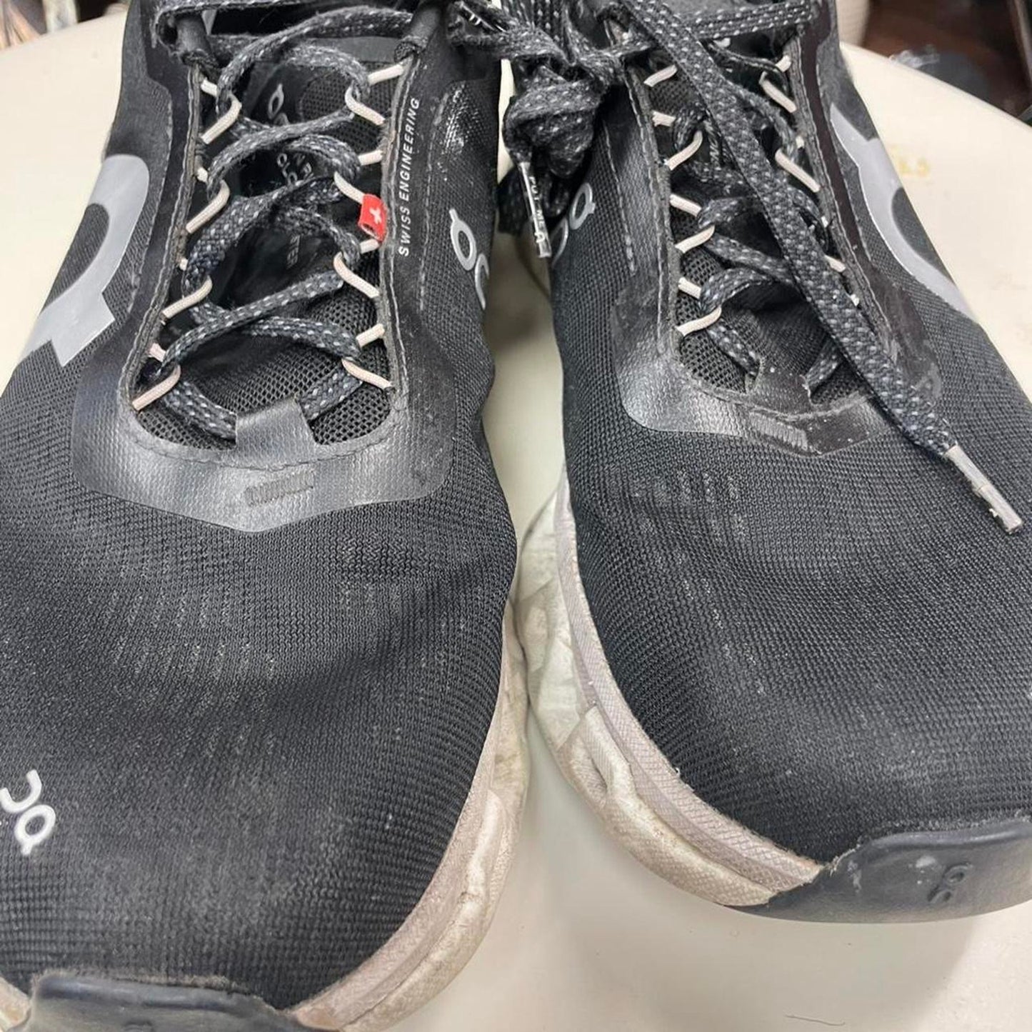 On cloud black trainers size