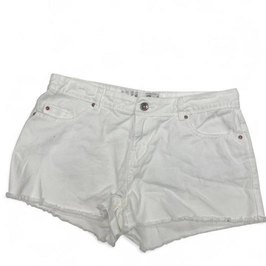 White denim shorts with frayed