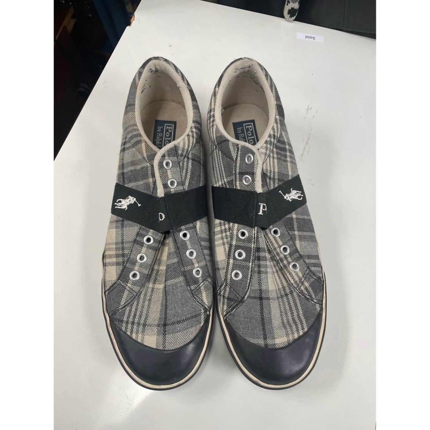 Dress shoe