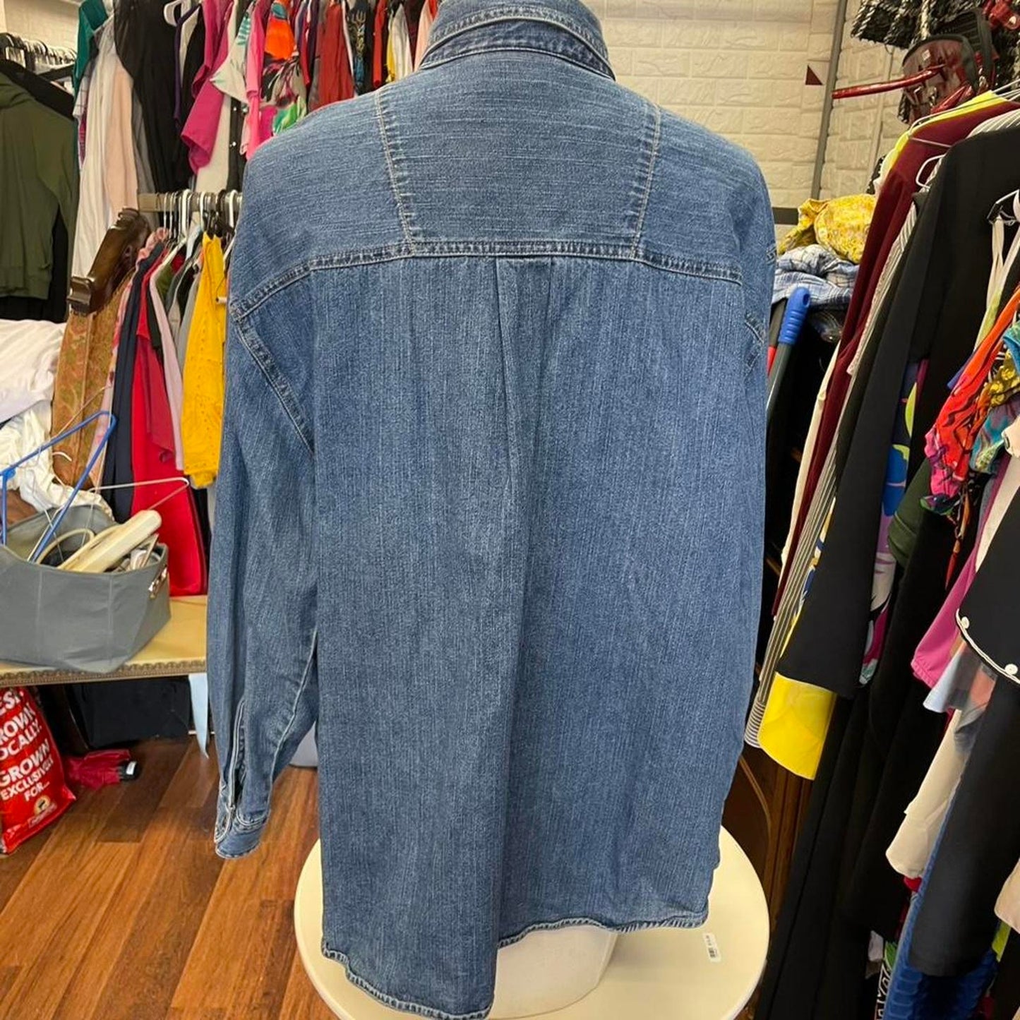 Bill blass blue denim button