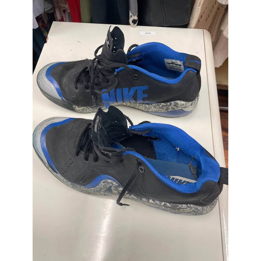 Men’s sneakers size 13