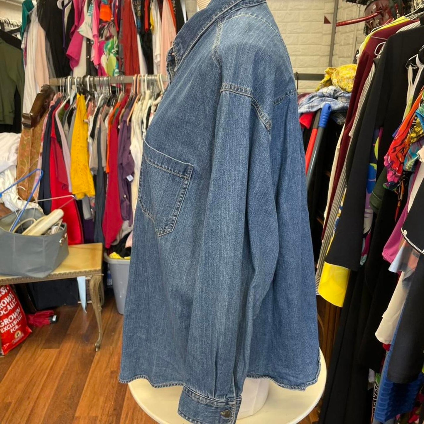 Bill blass blue denim button