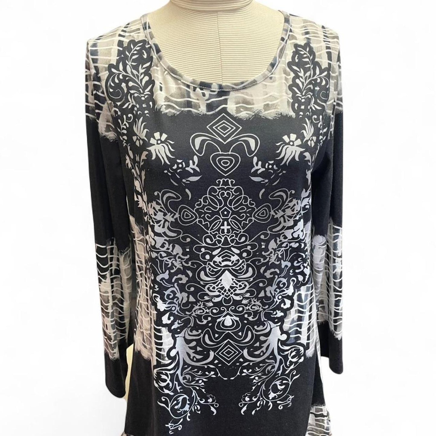 Black white long sleeve