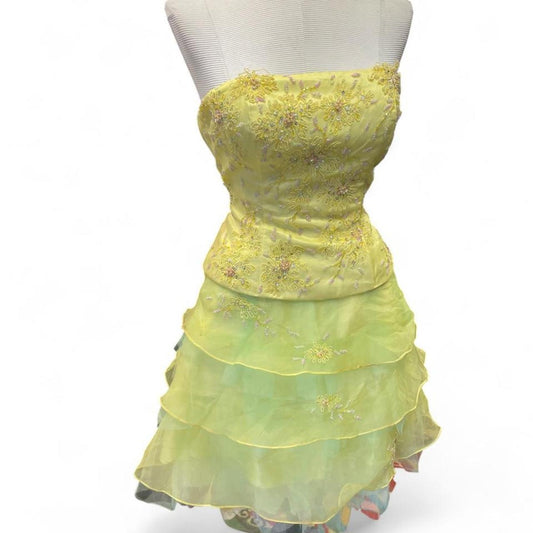 Yellow strapless dress