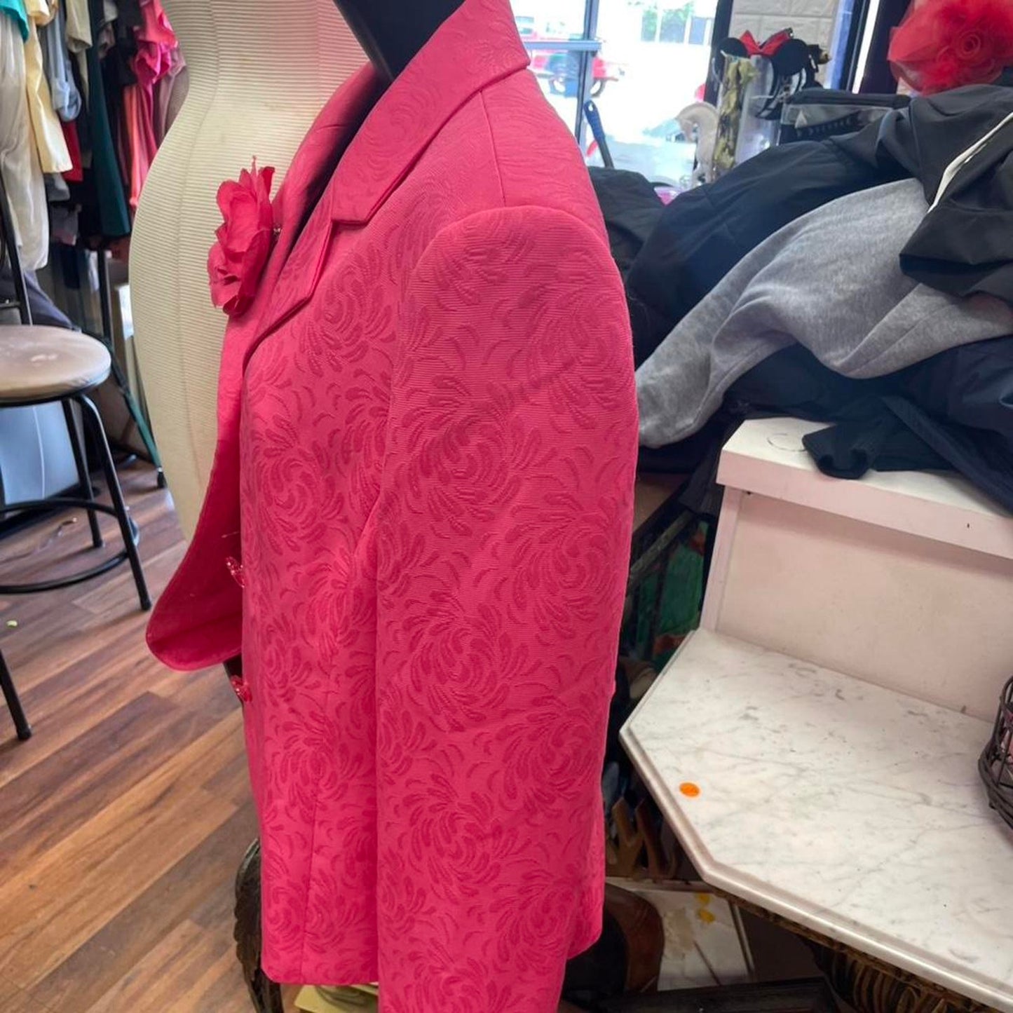 Le suit pink floral blazer