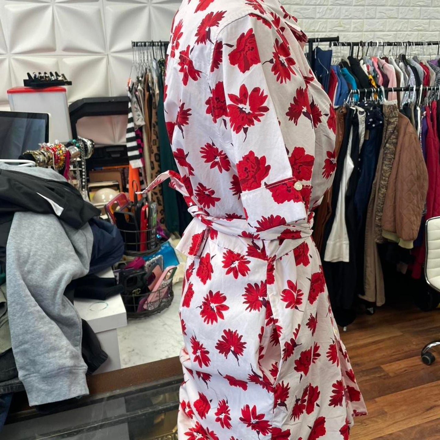 Free assembly red floral button